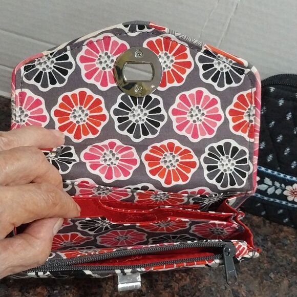VERA BRADLEY Floral WRISTLET  and Free Quilted Women's Cosmetic Case.  EUC - Picture 4 of 11